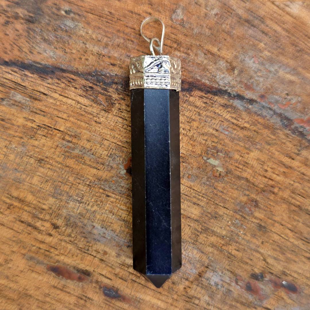 Black Tourmaline Pendant – Natural Protection & Healing Stone